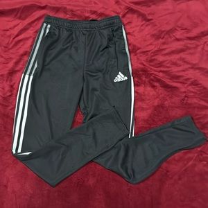 Y small/medium EUC Adidas pants